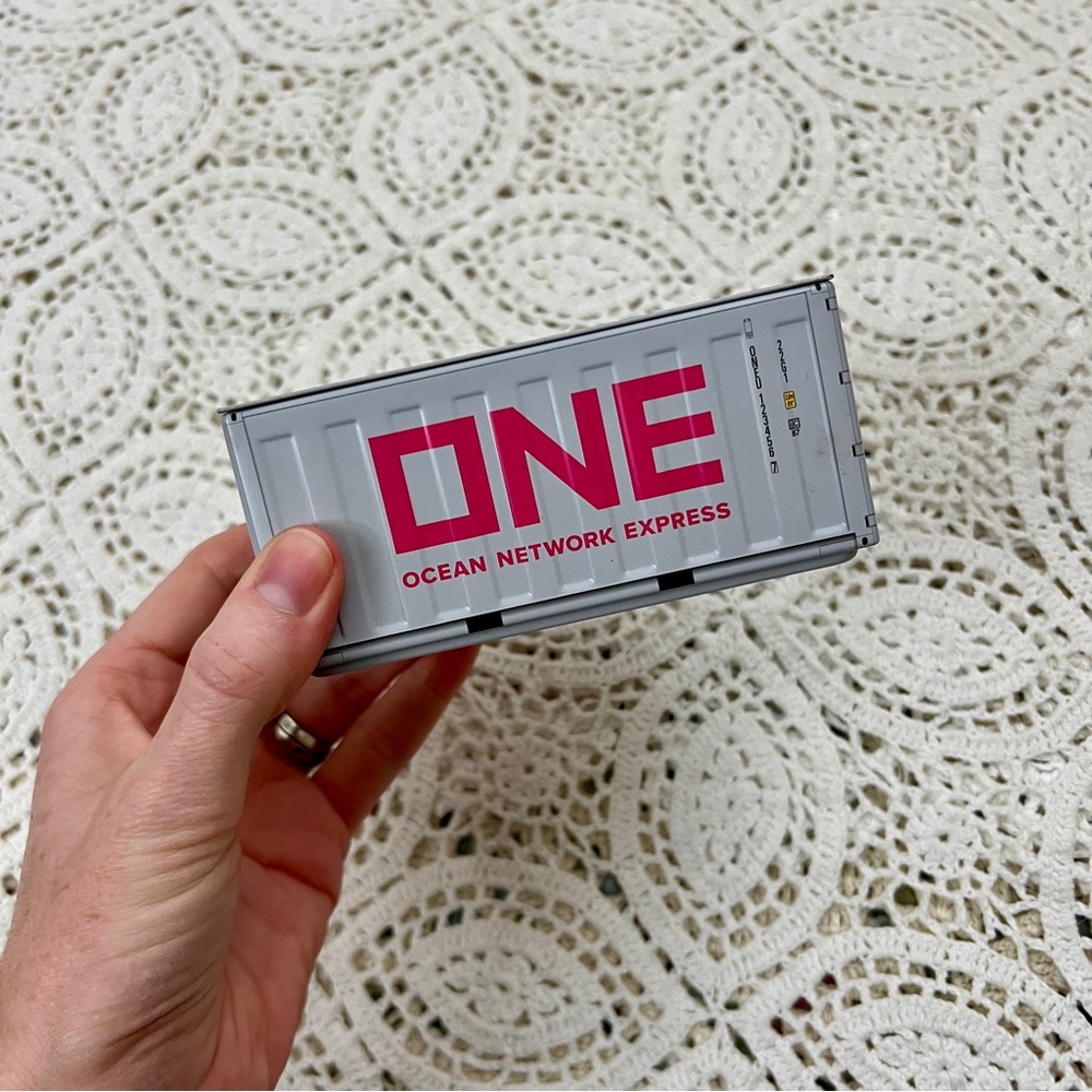 Tiny container tin